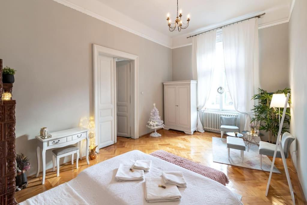 No.8: Lovely & Cosy 3-Room Heart Of The City Тімішоара Екстер'єр фото