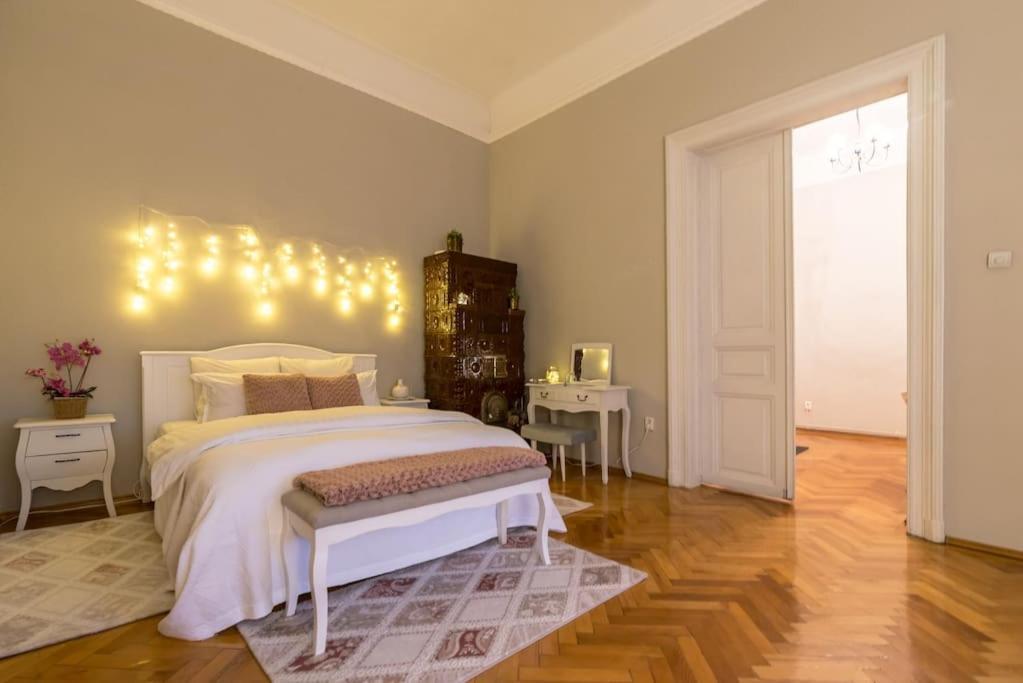 No.8: Lovely & Cosy 3-Room Heart Of The City Тімішоара Екстер'єр фото